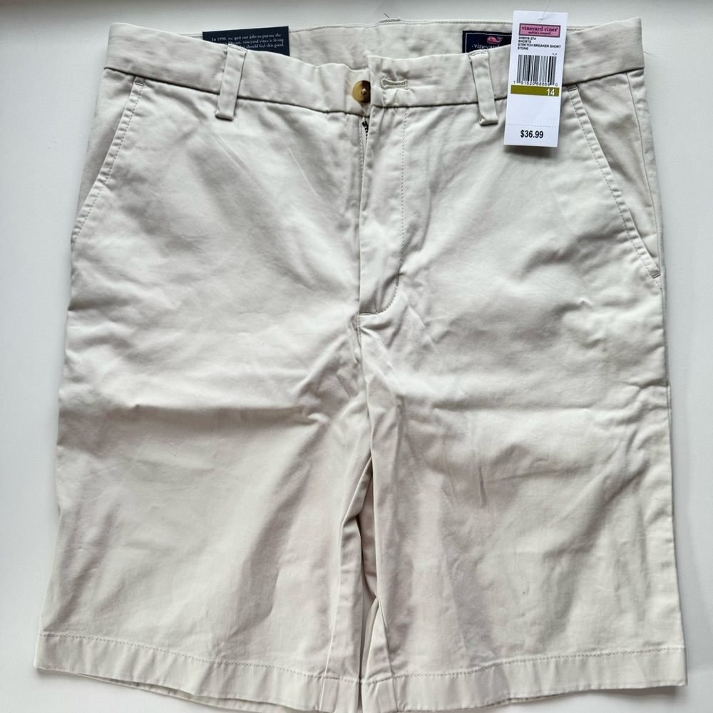 Vineyard Vines Adjustable waistband, boys breaker shorts in stone, Size 14.